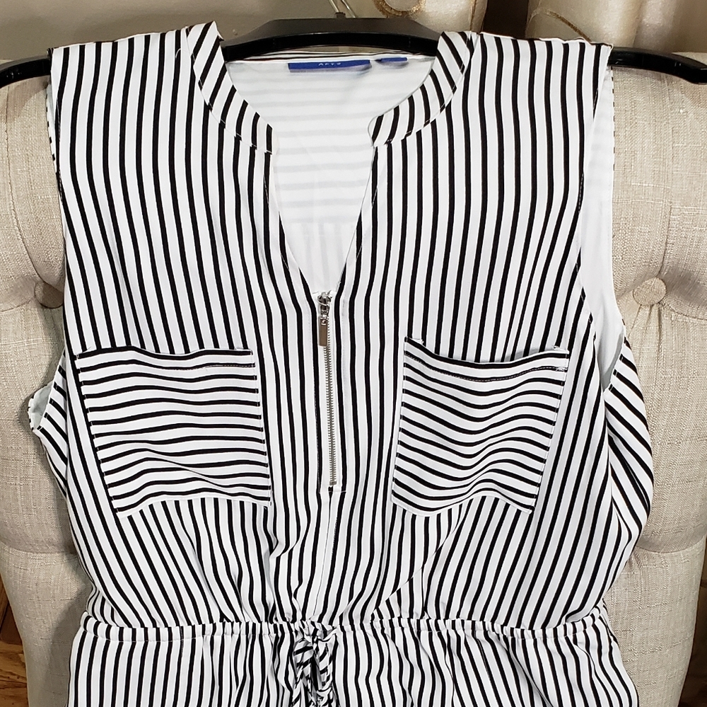 Elegant black striped sleeveless dress